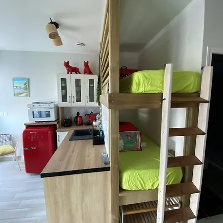 Estran 4 Apartment *